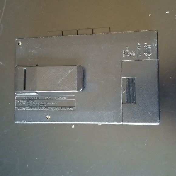 Sanyo AM/FM Stereo Cassette Player with 3 Band Equalizer MGR74 - Picture 2 of 6